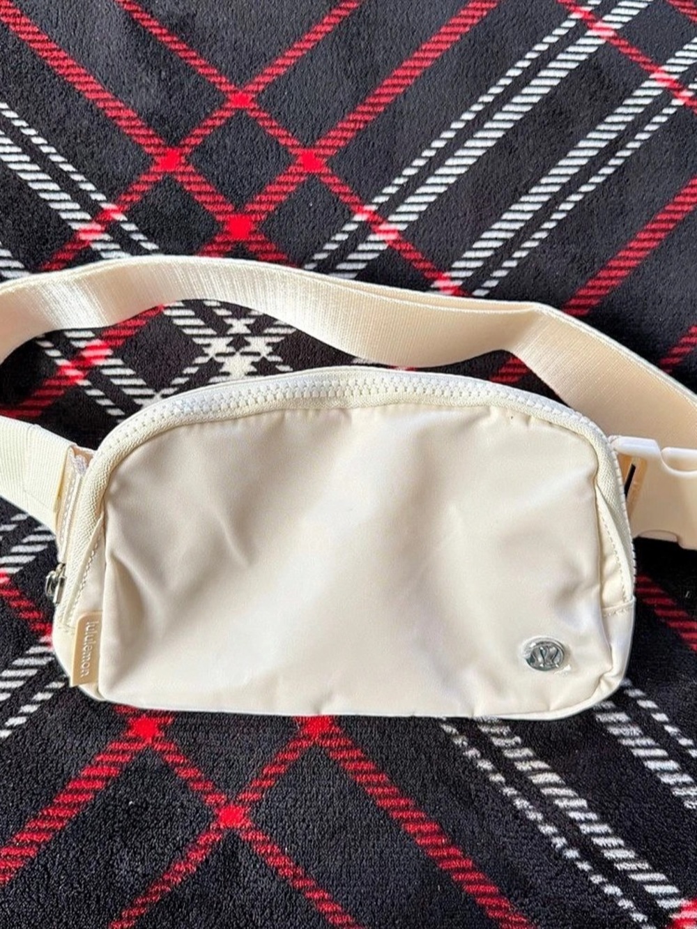 Lululemon Everywhere Belt Bag Cream
